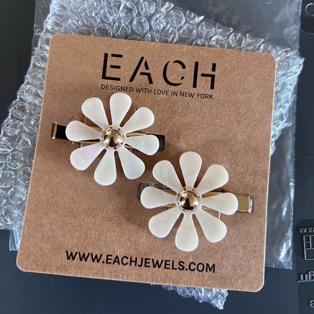 EACH Jewels - Pair of Barrettes
